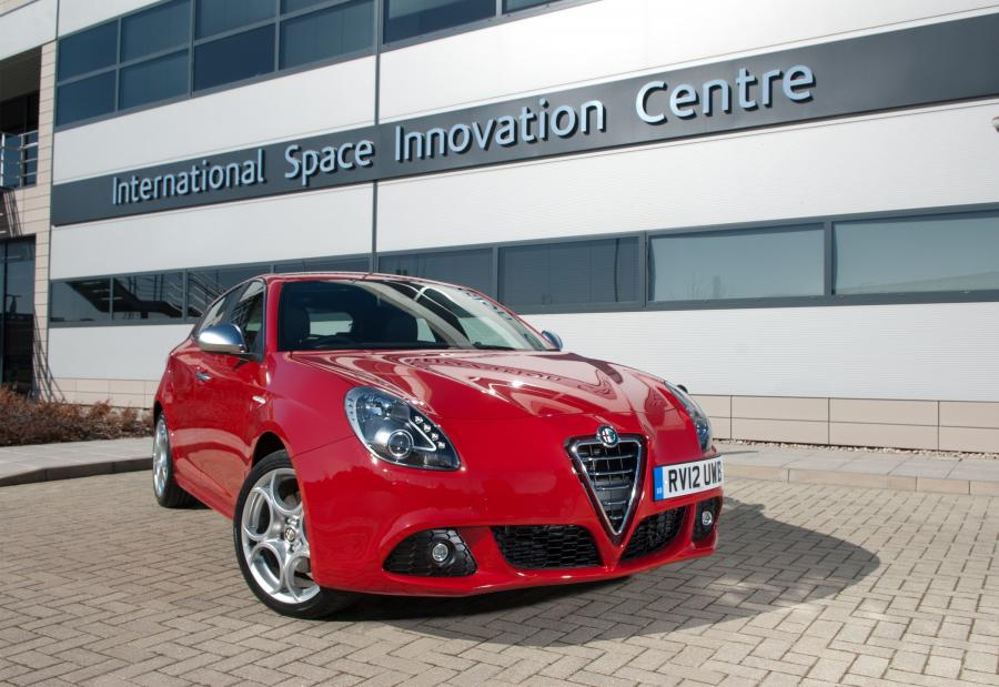  Alfa Romeo Giulietta 2012 года  (UK) (фото 32 из 56)